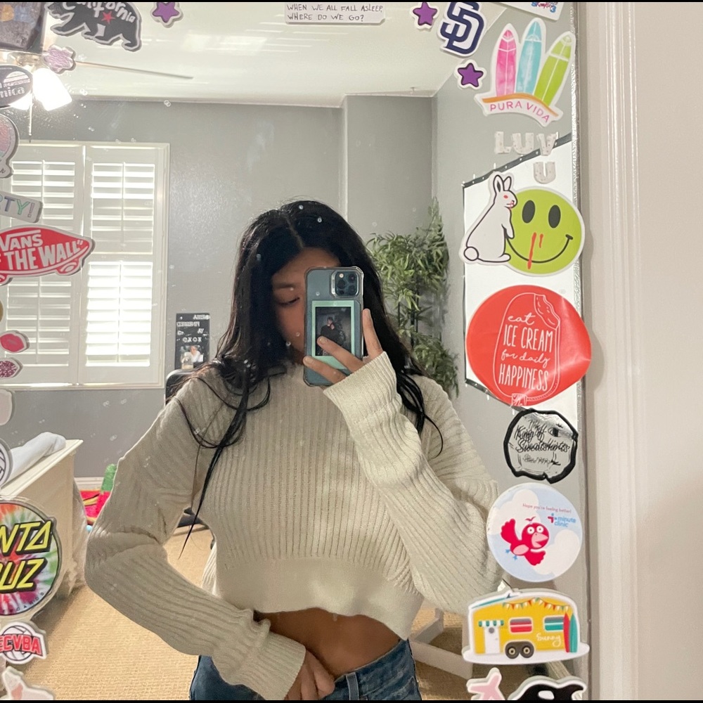 urban outfitters oversized cropped white sweater